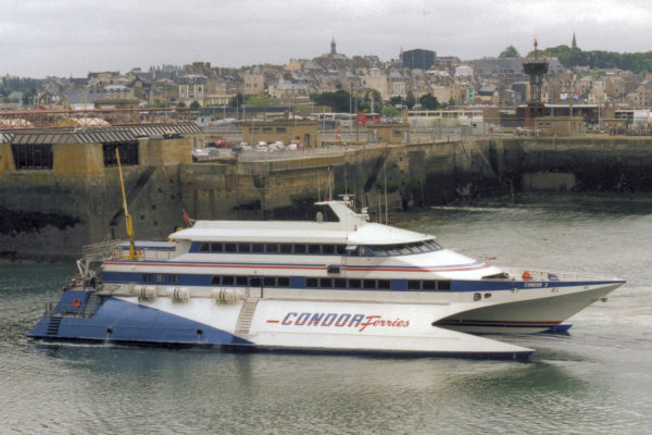 Saint-Malo (2000) - Condor 9 dans l'avant-port